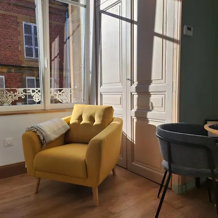 Delvincourt - Rue Calme Dans Centre - Parking Gratuit A Proximite Lejlighed Charleville-Mézières