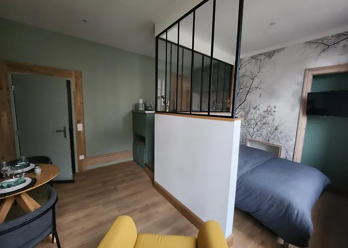 Delvincourt - Rue Calme Centre - Parking Gratuit - Proche Gare *