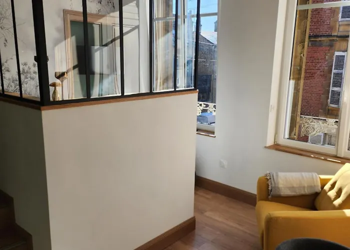 Delvincourt - Rue Calme Centre - Parking Gratuit - Proche Gare