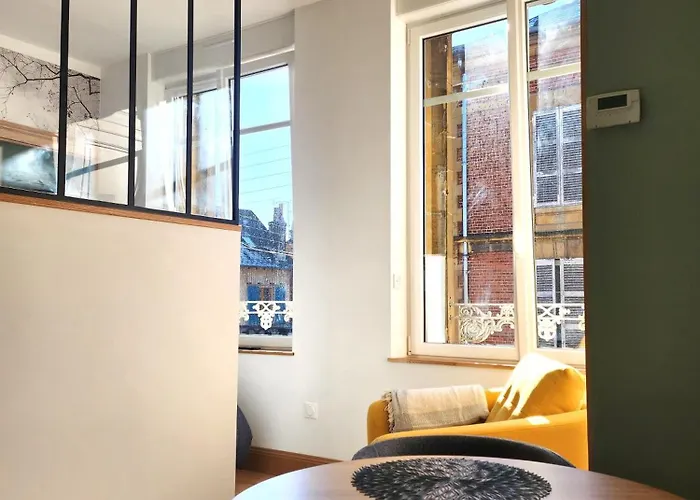 Delvincourt - Rue Calme Dans Centre - Parking Gratuit A Proximite * Charleville-Mezieres