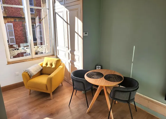 Delvincourt - Rue Calme Centre - Parking Gratuit - Proche Gare