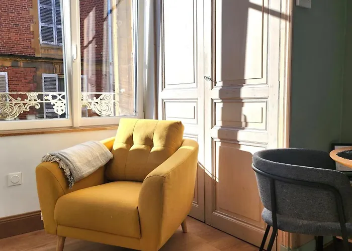 Delvincourt - Rue Calme Dans Centre - Parking Gratuit A Proximite